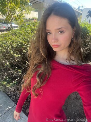 ariellesutton