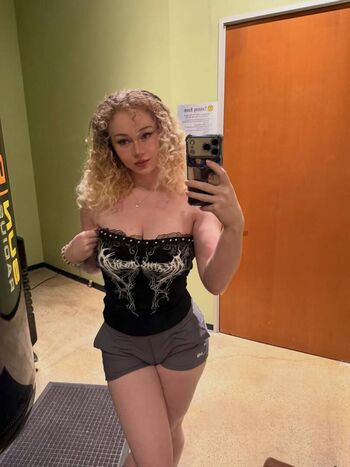 Full leaked Chloethehokage private onlyfans photo