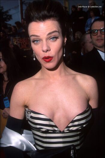 Debi Mazar