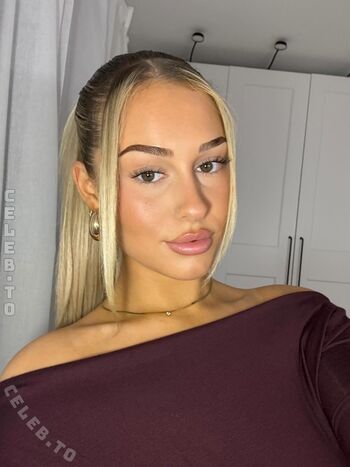 Full leaked Elianabajrami private onlyfans photo