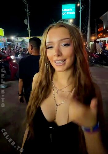 Full leaked Missqueeniexox/ private onlyfans photo