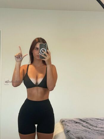 Full leaked Findomlottiiee private onlyfans photo