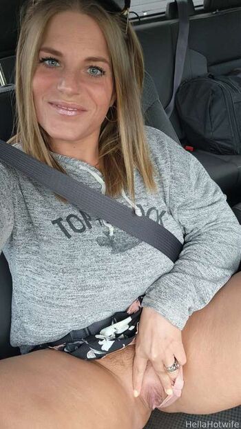 HellaHotwife