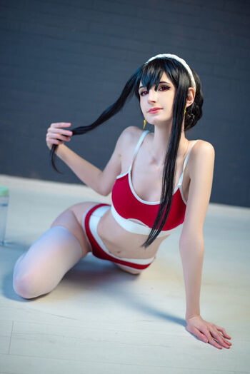 Holly White \ Holly.13.White