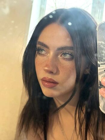 Irina minkina/ howeversnowy/rusian Billie eilish