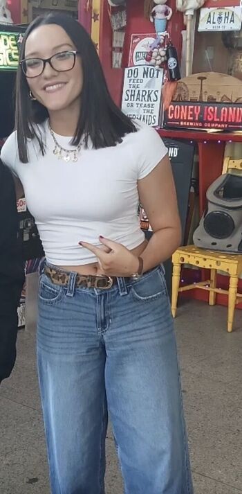 Izzy Moreno / ItsIzzyMania