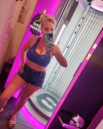 LactatingMILFBritney