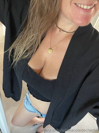 lafilleacotedecheztoi