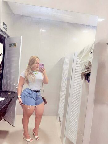 Full leaked Lara leticia page private onlyfans photo