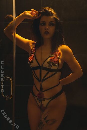 Full leaked Olyashaa private onlyfans photo