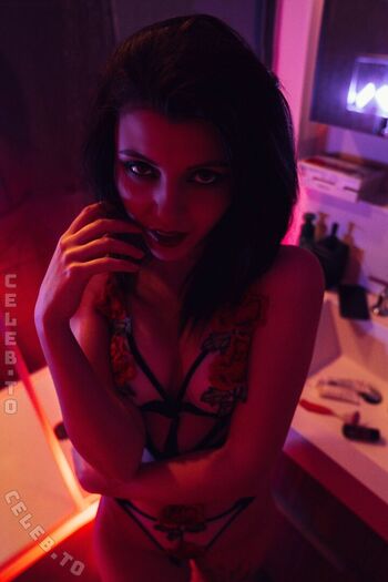 Full leaked Olyashaa private onlyfans photo