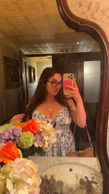 Full leaked Qveenjulia private onlyfans photo
