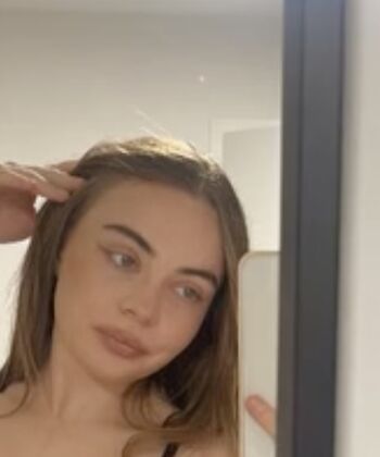 Full leaked Romanian girls private onlyfans photo