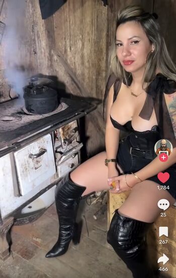 Full leaked Romanian girls private onlyfans photo