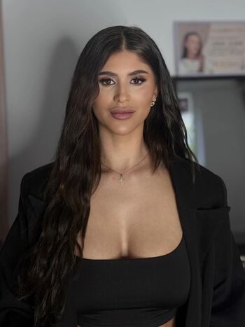 Full leaked Romanian girls private onlyfans photo