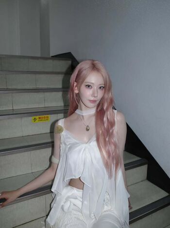 Full leaked Sakura miyawaki page private onlyfans photo