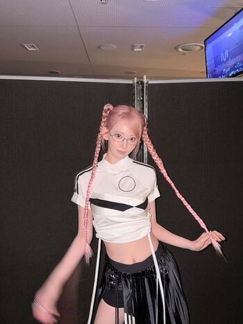 Full leaked Sakura miyawaki page private onlyfans photo