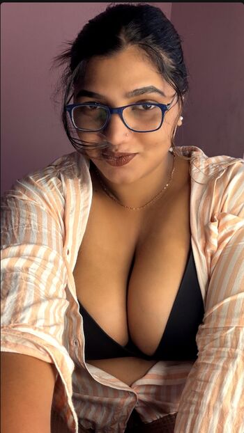 Full leaked Saranya santhosh private onlyfans photo