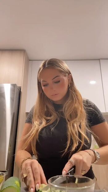 Full leaked Tatiezelman private onlyfans photo