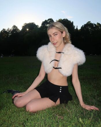 Tessa Belle Comedian