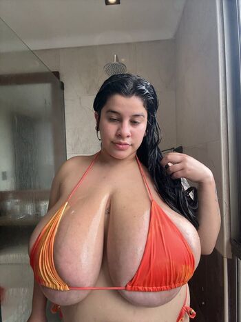 unoresident1191k / Daniela Pereira