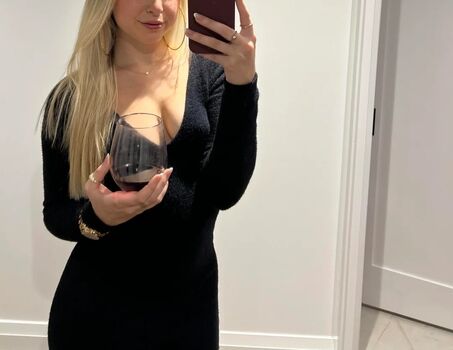 Full leaked Hot mommy i/ private onlyfans photo