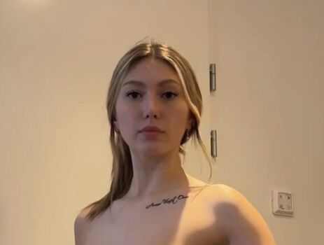 Full leaked Sexy sammie/ private onlyfans photo