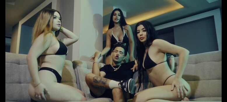 Full leaked Indonesian girls/ private onlyfans photo