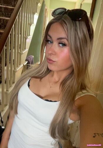 Full leaked Haiileybrown/ private onlyfans photo