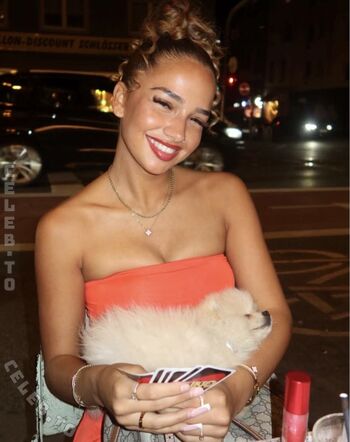 Full leaked Zoesalg private onlyfans photo